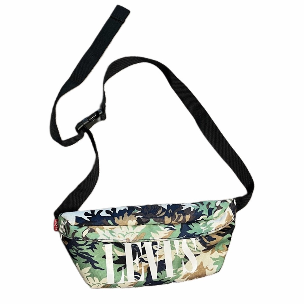 Levi’s Belt Bag Fanny Pack Camo Design Like New Adjustable Strap
